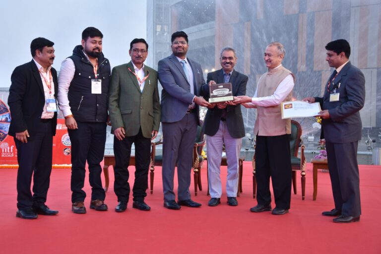 Bihar Mandap Recieving Gold at IITF